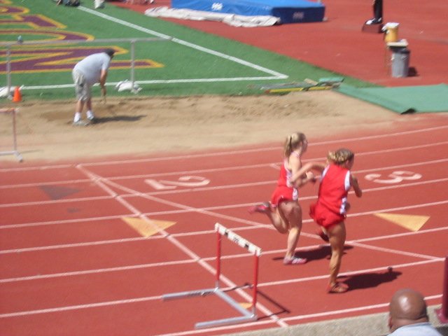 girls300meterhurdlesgazettes06.jpg