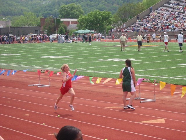 kaylalynchrunning4x200gazette06.jpg
