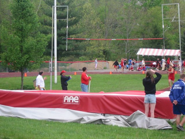 boyspolevaultharcochamp064.jpg